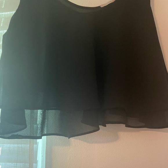 Black flowy layered crop top - Picture 3 of 4